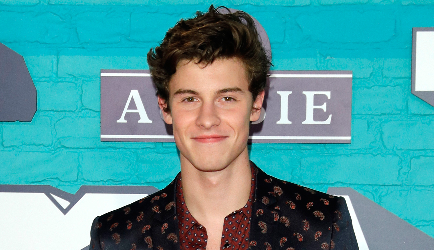Shawn Mendes Debuts New Hand Tattoos! Shawn Mendes Just Jared