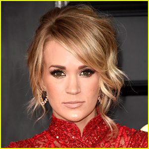 Carrie Underwood Photographed for First Time After Bad Fall