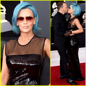 Jenny McCarthy Debuts Blue Hair at Grammys 2018 with Donnie Wahlberg