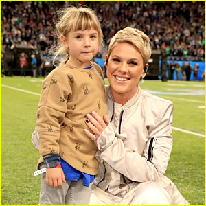 Pink's Daughter Willow Joins Her at Super Bowl 2018 (Photos)