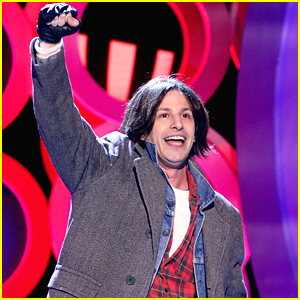 Andy Samberg Channels 'Breakfast Club' in Plea to Actors at Spirit Awards 2018!