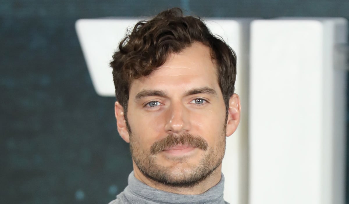 Henry Cavill Shaves Mustache, Jokes About CGI Controversy in Funny
