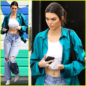 Kendall Jenner Flaunts Abs in High-Waisted Jeans & Crop Top