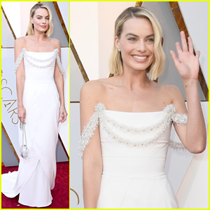 Margot Robbie's Oscars 2018 Look Was Designed For Her By Karl Lagerfeld!