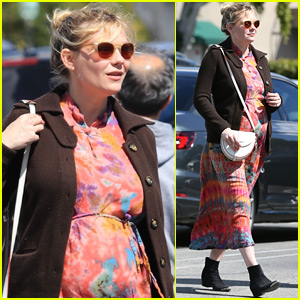 Pregnant Kirsten Dunst Kicks Off Her Weekend at the Grocery Store