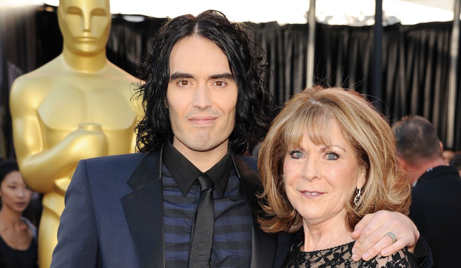 Russell Brand’s Mom Suffers ‘LifeThreatening Injuries’ After ‘Serious(02)