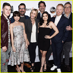 Sarah Hyland Debuts New Bangs Alongside 'Modern Family' Co-Stars at FYC Event