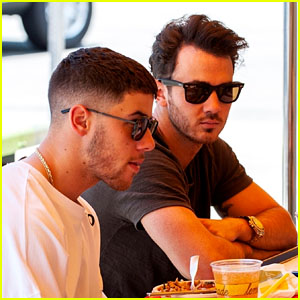 Nick Jonas & Kevin Jonas Grab Lunch Together in Studio City!