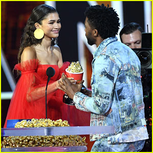 Zendaya Presents Chadwick Boseman With Best Performance in a Movie at MTV Movie & TV Awards 2018!
