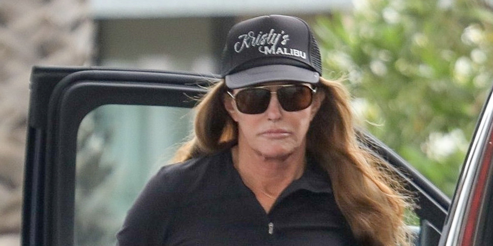 Caitlyn Jenner Makes a Pit Stop Before Heading Out for Fourth of July(02)