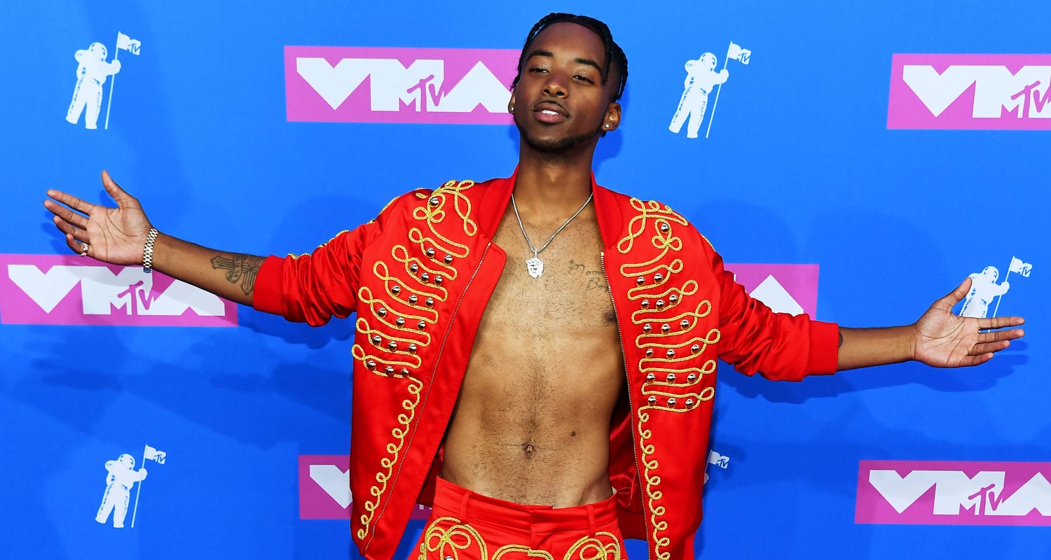 Algee Smith Ditches His Shirt For MTV VMAs Carpet! | Just Jared - Celebrity  News, Entertainment News & Photos