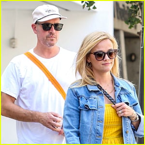 Reese Witherspoon Grabs Dinner with Husband Jim Toth!