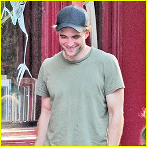 Robert Pattinson Hangs Out at the Pub with His Pals