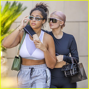 Kylie Jenner Shows Off New Pink Hair While Jewelry Shopping