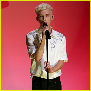Troye Sivan Performs 'Boy Erased' Soundtrack Song 'Revelation' on 'Ellen' - Watch!
