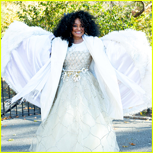 Diana Ross & Her Whole Family Ride a Float During Thanksgiving Day Parade!