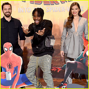 Hailee Steinfeld, Jake Johnson, & Shameik Moore Attend 'Spider-Man: Into the Spider-Verse' Photo Call
