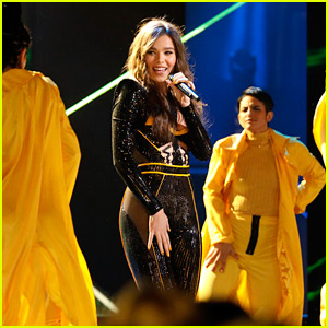 Hailee Steinfeld Sings 'Bumblebee' Song on 'The Voice' (Video)