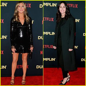 Jennifer Aniston & Courteney Cox Have 'Friends' Reunion at 'Dumplin' Premiere!