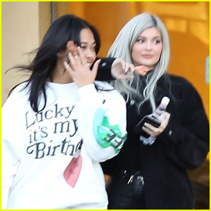 Kylie Jenner & Jordyn Woods Play Around with Tiny Hands at Lunch!