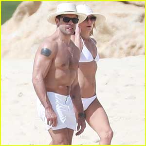 Kelly Ripa & Mark Consuelos Bare Their Hot Beach Bodies!