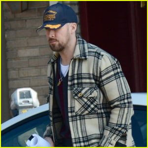 Ryan Gosling Grabs Solo Lunch in Los Feliz