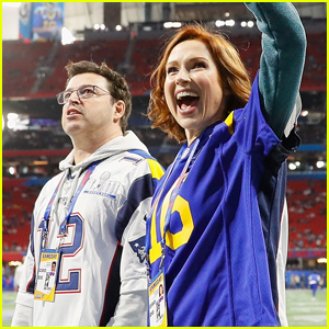 Ellie Kemper & 'Ellen Show' Producer Andy Lassner Support Both Teams at Super Bowl 2019!