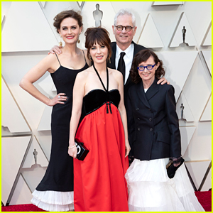 Sisters Zooey & Emily Deschanel Support Dad Caleb at Oscars 2019