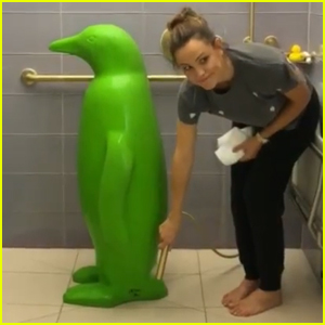 Jennifer Garner Celebrates 5 Million Instagram Followers By Washing Green Penguin Statue - Watch Here!