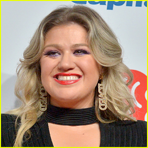 Kelly Clarkson Will Host the Billboard Music Awards Again!