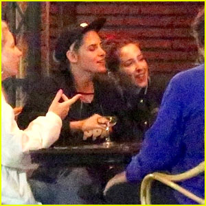 Kristen Stewart & Rumored New Girlfriend Sara Dinkin Grab Dinner With Friends in LA