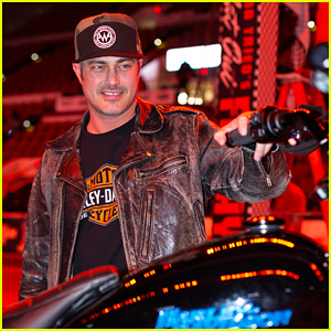 Taylor Kinney Takes Part In Flat Out Friday in Milwaukee!