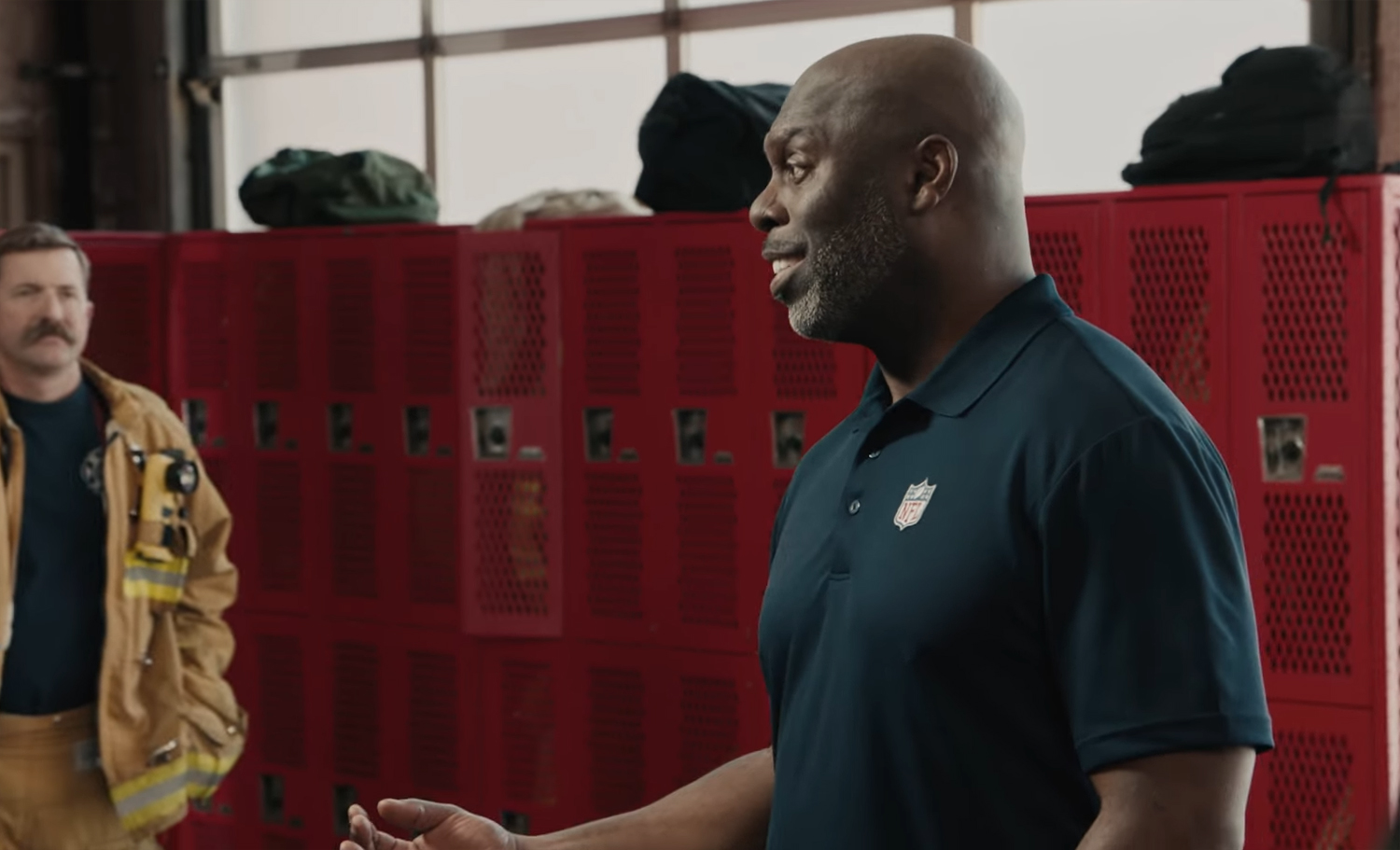 Coach Lynn’s Verizon Super Bowl Commercial Was So Touching – Watch Now!