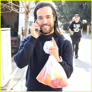 Pete Wentz Picks Up Some Fruit at the Farmers Market