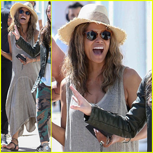 Halle Berry is in a Great Mood After Lunch With Her Friends!