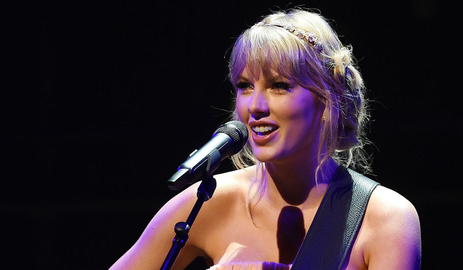 Taylor Swift Says Cats, Paul McCartney, & Tumblr Influence Her(01)