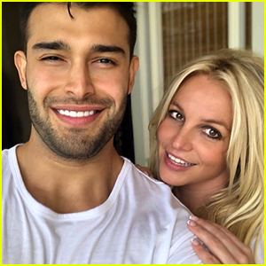 Britney Spears Posts Cute Selfies With Boyfriend Sam Asghari: 'I Love This Man'