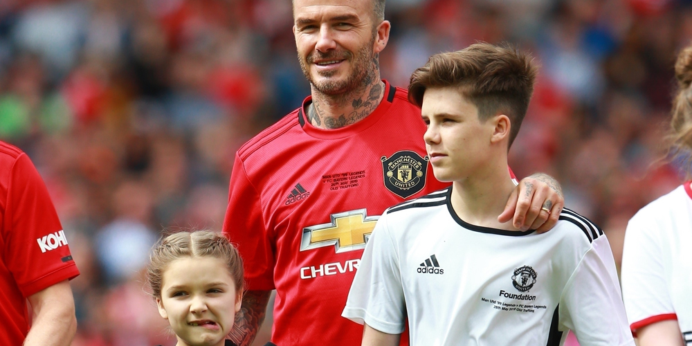 Romeo & Harper Beckham Join Dad David Beckham on the Field at Charity(01)
