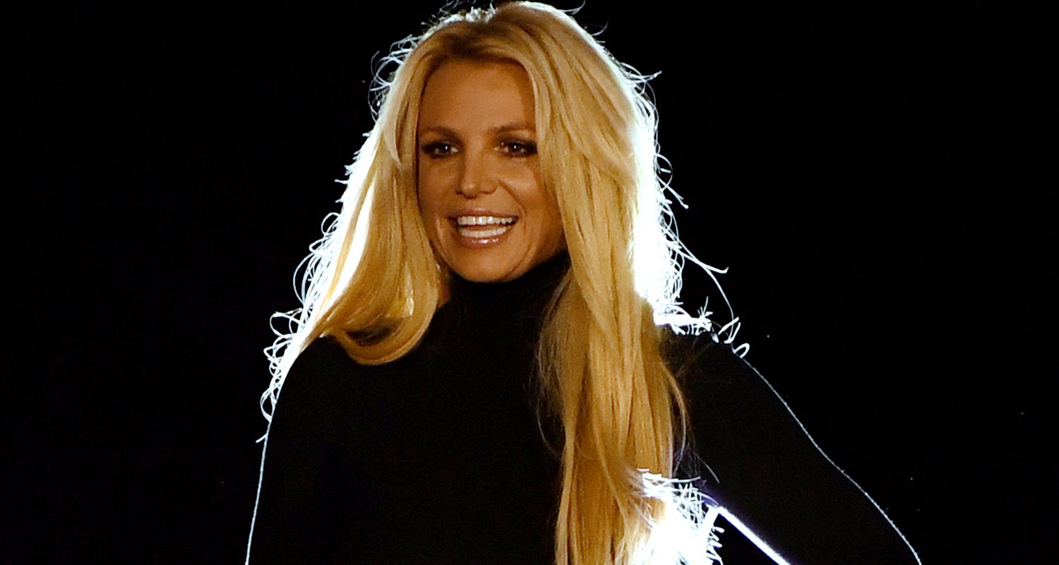 Britney Spears Enjoys Caribbean Vacation With Mom Lynne! Bikini