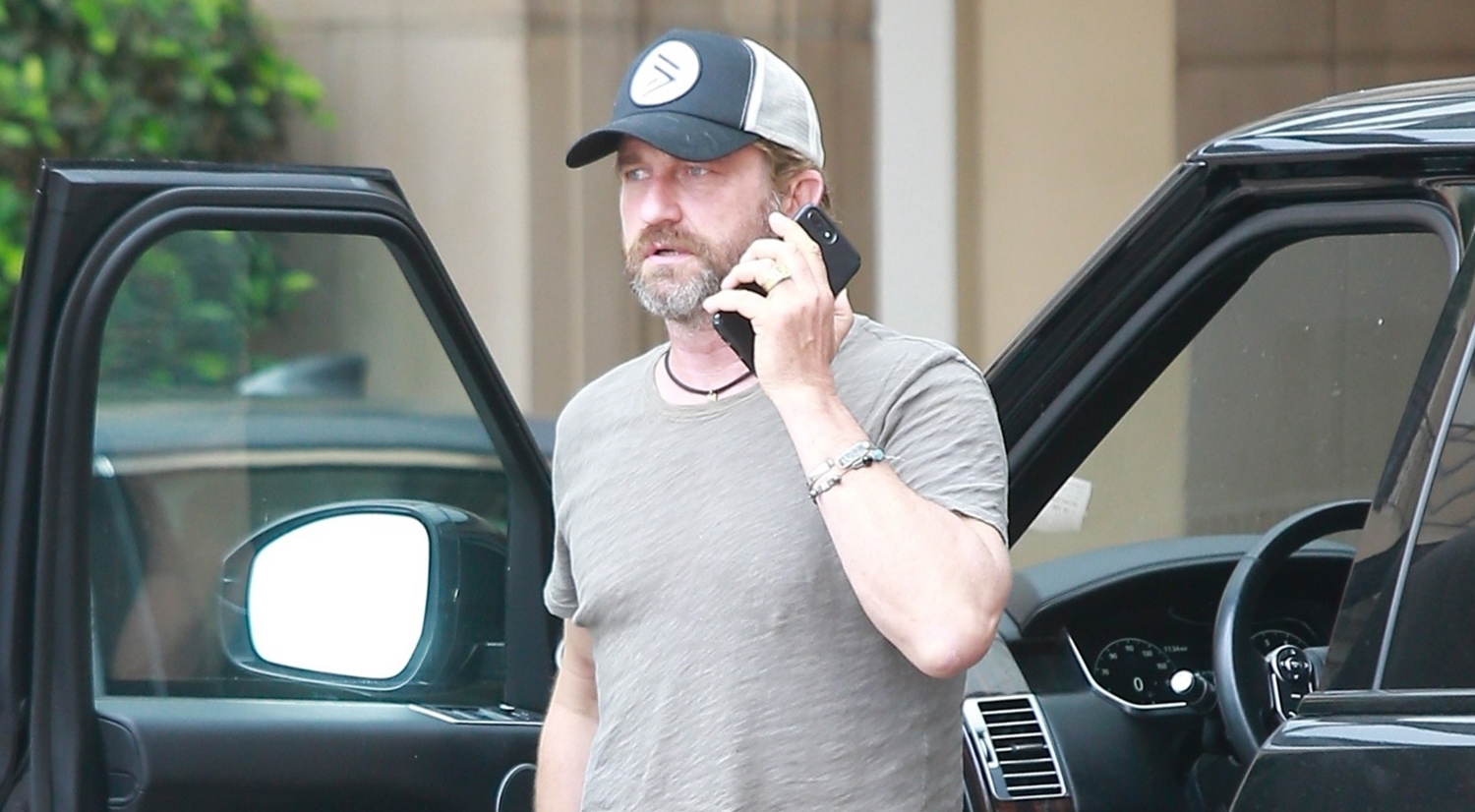 Gerard Butler Keeps It Low-Key for Lunch in Beverly Hills | Gerard ...
