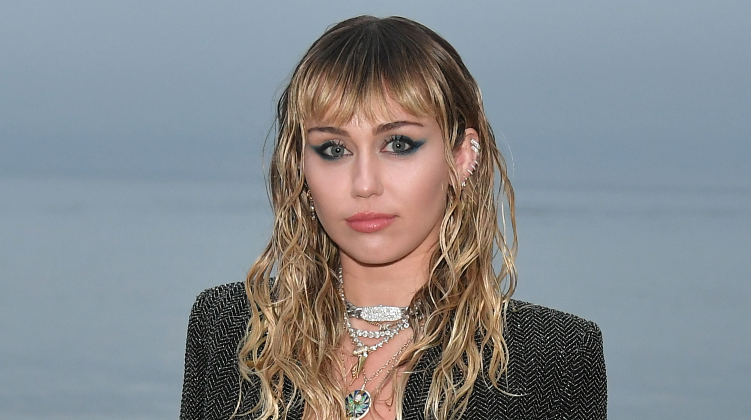 Miley Cyrus Apologizes for Controversial Comments Made About HipHop in(01)