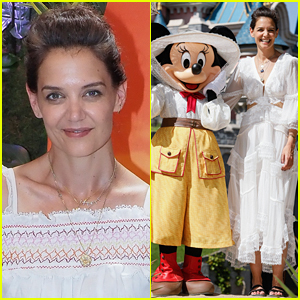 Katie Holmes Hangs Out with Minnie Mouse at Disneyland Paris!