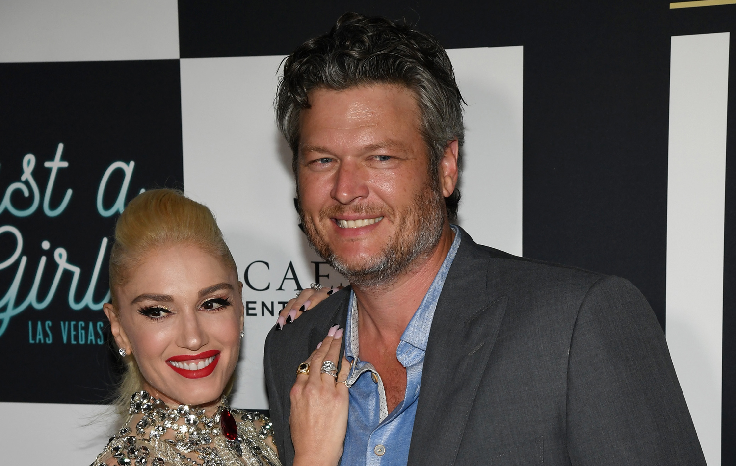 Blake Shelton Reveals ‘Handmade’ Gift Gwen Stefani Got Him for His(01)