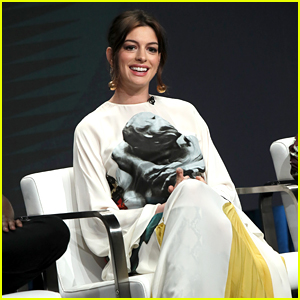 Anne Hathaway Makes First Public Appearance Since Announcing Pregnancy!