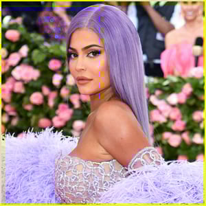 Kylie Jenner Poses Completely Nude on Girls Trip! Kylie Jenner