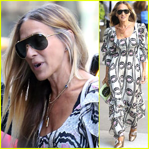 Sarah Jessica Parker Looks Stylish While on a Stroll in New York City