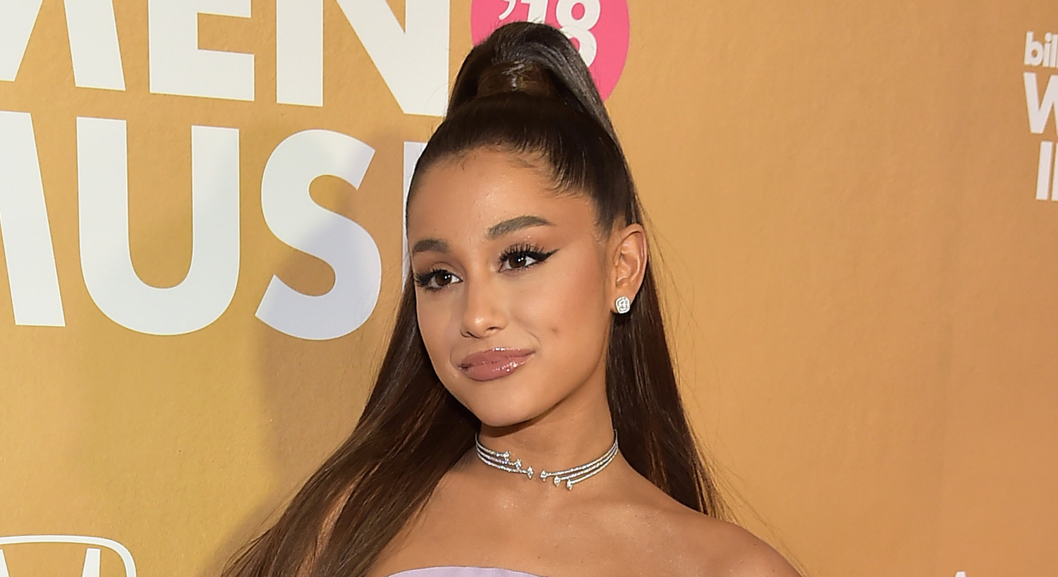 Ariana Grande Claps Back After She’s Accused of Not Singing Live(01)