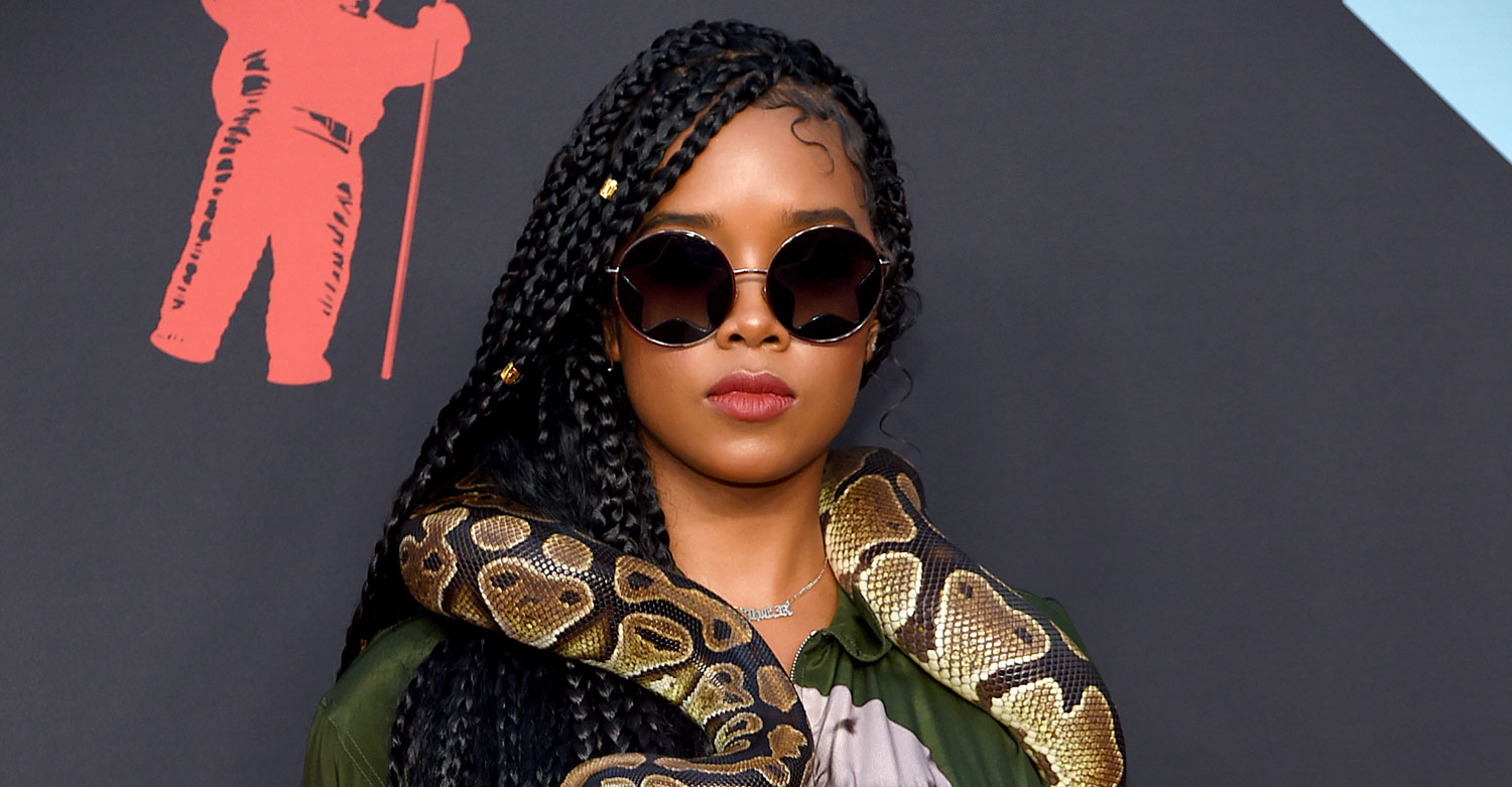 Nominee H.E.R. Brings a Snake to the MTV VMAs 2019