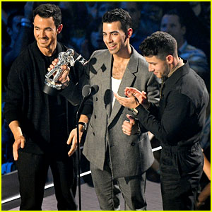 Jonas Brothers Win First-Ever MTV VMAs Award!