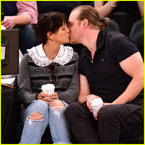 David Harbour & Lily Allen Share a Kiss Courtside at Knicks Game in NYC!